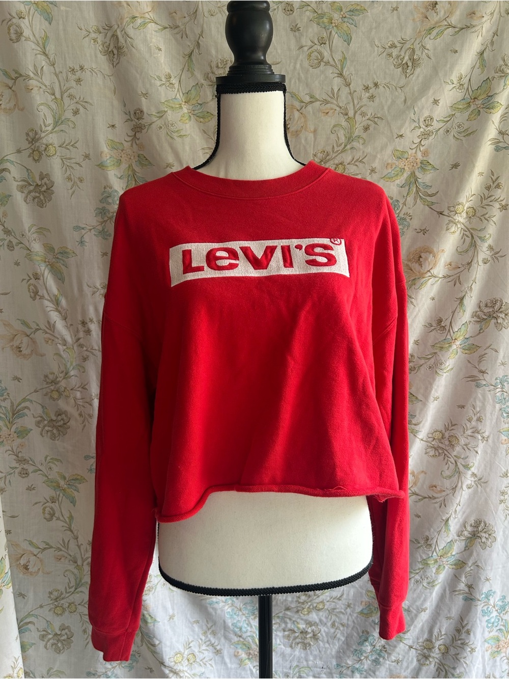 Levi's Red Logo Cropped Crewneck Sweatshirt